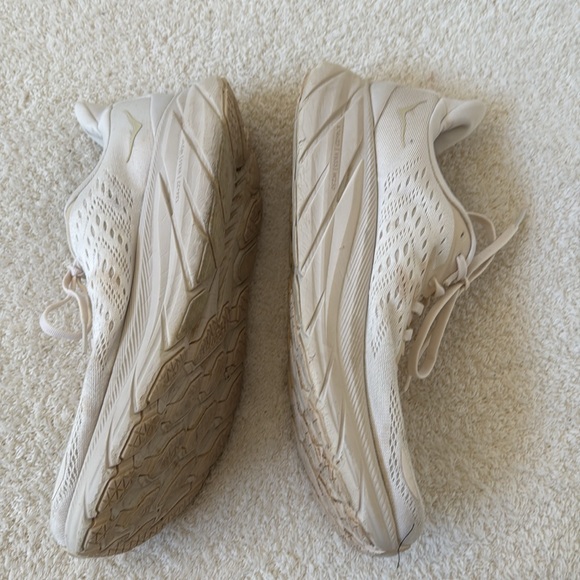 HOKA Clifton 8 Men’s 10. Used with minor wear. See pics for details. - Picture 3 of 8